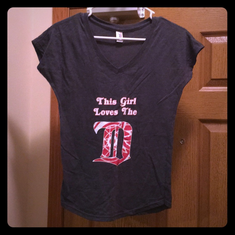 Detroit v neck women's tee size small.